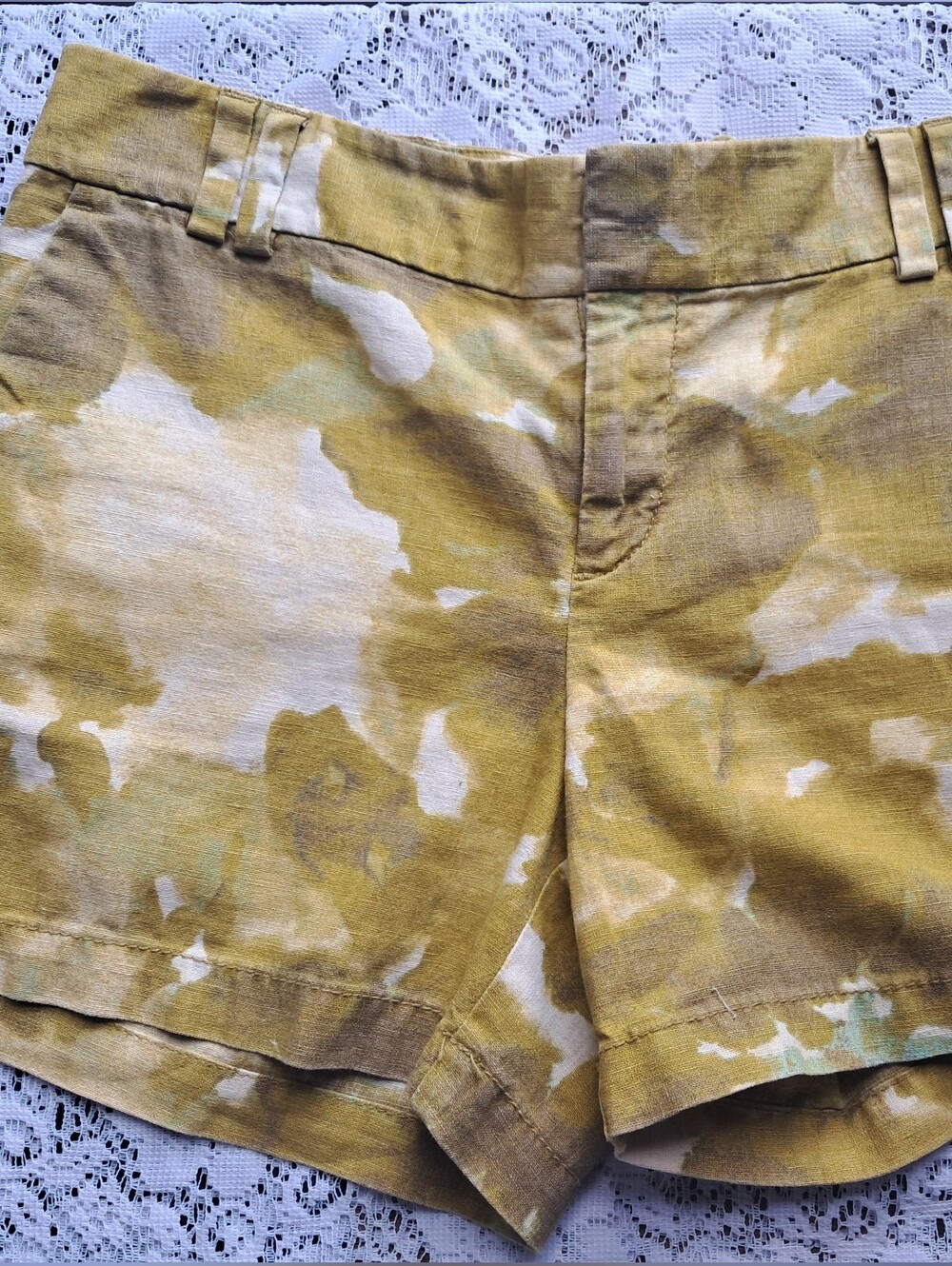LOFT Ann Taylor Size 2 Yellow and Aqua Watercolor Linen-Blend Shorts